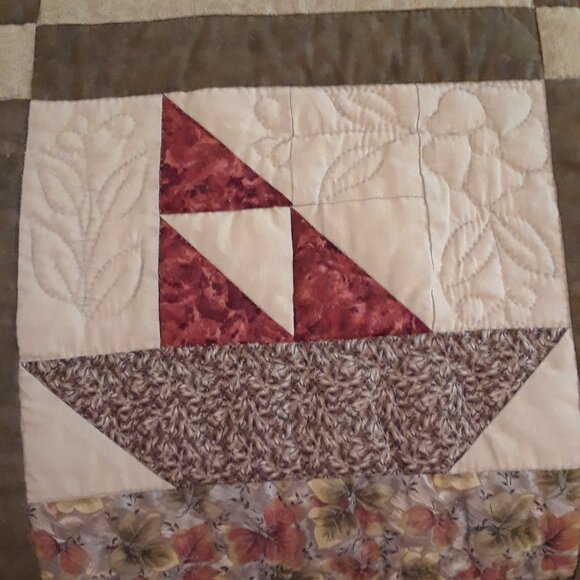 Authentic Hand-stitched Kutztown Amish Quilt - Queen Size - Picture 9 of 16